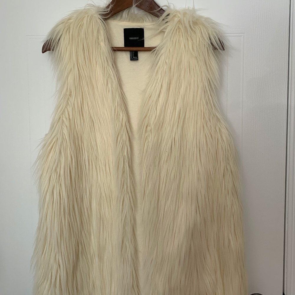 NWOT Faux fur vest